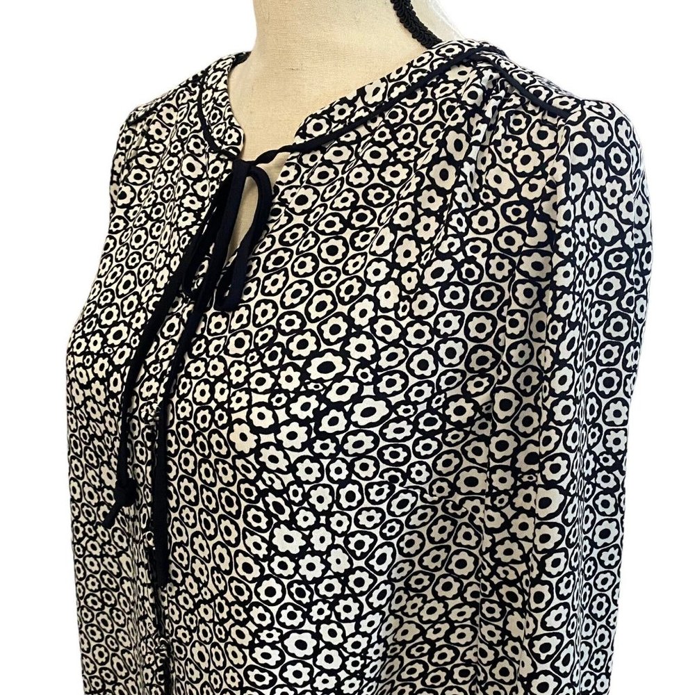 Talbots Petite Womens Sz Mp Black White Floral Tie Neck Button Front Blouse Top - Picture 3 of 10